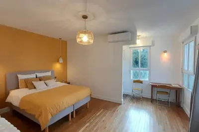Image de 2 chambres au Domaine de Treuillaud avec piscine