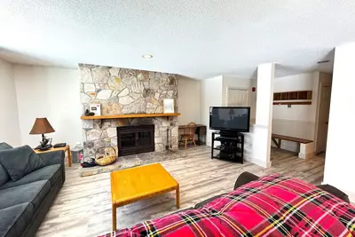Seasons- 2bed, Ski on/off, clubhouse access