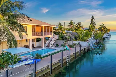 *New! *Paradise Palms~Dock~Pool~Kayaks~Grill~View!
