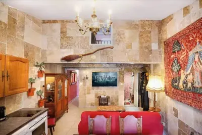 Image de 🧙‍♂️ Le Logis du Petit Sorcier – Séjour Magique Harry Potter à Carcassonne 🏰✨