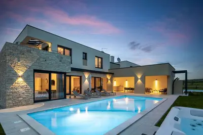 Image de Maison de vacances privée avec climatisation, bain à remous, piscine privée, Wifi, Tv, terrasse