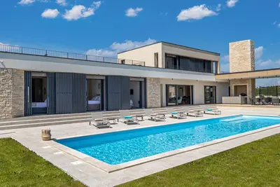 Image de Maison de vacances privée avec Wifi, piscine privée, bain à remous, climatisation, Tv, terrasse