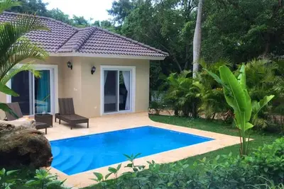 Guest-friendly villa with pool in central Sosua, near Sosua beach.
