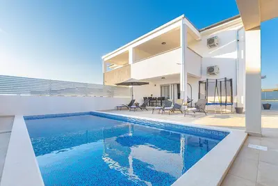 Image de Maison de vacances pour 10 personnes env. 180 qmà Pula, Istrie (Istrische Riviera)