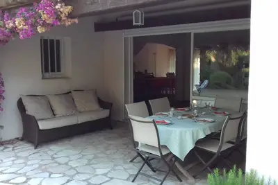 Image de Maison familiale avec piscine + jardin. sur golfe de Beauvallon. 300 m des plages