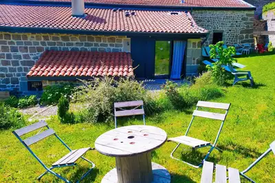 Image de Gîte de groupe grande capacité loire 42 La Bâtisse aux Lanternes 30 couchages