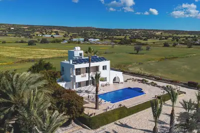 Image de Villa Chrysta - Beachfront 5-Bed Villa With Stunning Pool