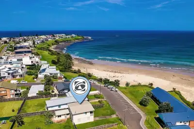 Image de Gerroa House located mere steps from Seven Mile Beach.