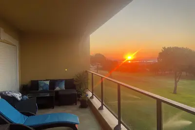 Image de Stunning bay views overlooking championship golf course