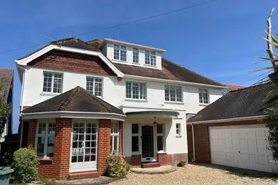 Image de Beautiful house on the seafront in the centre of Seaview village