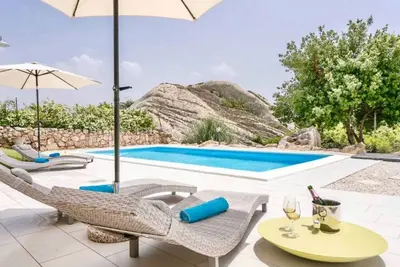 Image de Deluxe Villa With Private Pool & Garden Oasis