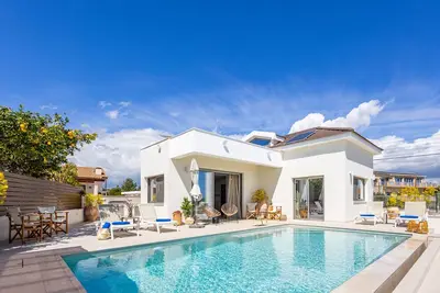 Image de Villa Pacy - Luxurious Beachfront Villa With Infinity Pool