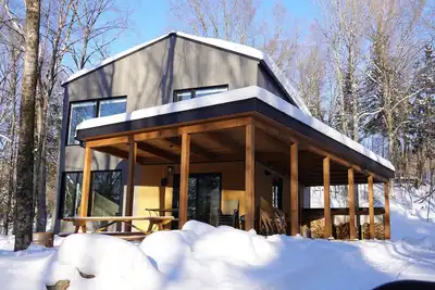 Image de Prêt de la Vallée-Bras-du-Nord, cette construction neuve offre confort en nature