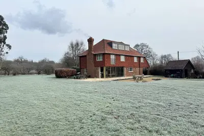 Image de Large detached farmhouse in quiet Kent countryside, close to London train line