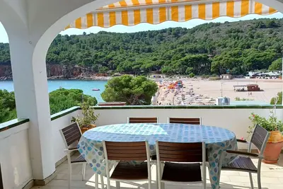 Image de Magnificent apartment overlooking Cala Montgo 1st. line Large terrace