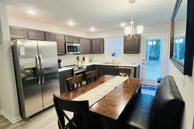 Image de Charming, newly constructed 3-bedroom home five minutes from Holden Beach.