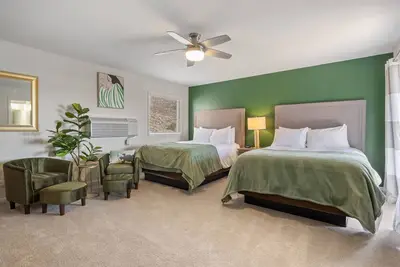 Image de Spacious room with lake views, deck, mini fridge & pool - Near Margaritaville