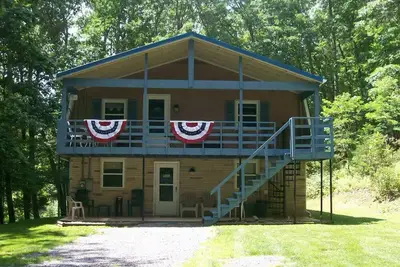 Image de Charming 4-bedroom cabin with Hottub in peaceful Upper Tract with WiFi, Ac