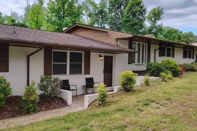 Image de Charming 4-bedroom house with WiFi and Ac in fabulous Charlotte