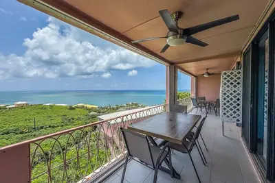 Image de East End Oasis - Hidden Gem 3br/2ba w/ Ocean Views