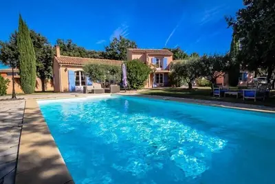 Image de Maison d'exception à Mazan, piscine chauffée.