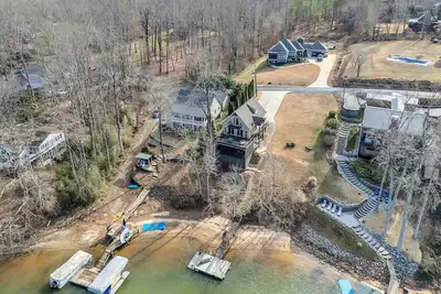 Image de Unbeatable lake & mountain views in renovated, family-friendly, lakefront home