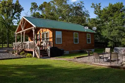 Image de Charming 2-bedroom cabin with loft, Starlink internet, near 4x4 trails & river