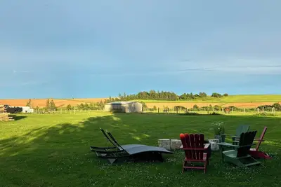 Image de Spacious family-friendly rural apt with huge yard. 15 min between beaches & town