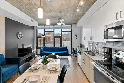 Image de 2br | Fully Furnished | Minutes from Everything