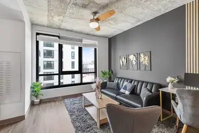 Image de Big City Energy – 2br Apt in the Heart of Bhm!