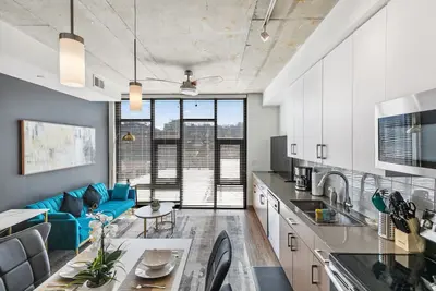 Image de High-Rise Living | Sleek & Cozy | Minutes from Uab