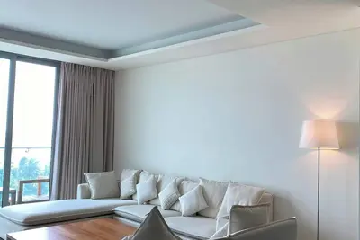 Image de Serviced Aparthotel - 2 bedrooms, 3 balconies, beachfront, central, rooftop pool