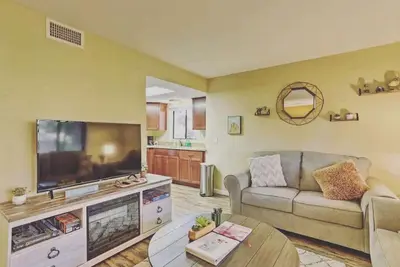 Image de Myrinn – Poolside Bliss & Hiking Trails | Views