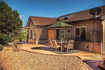 Image de Myrinn– Tranquil Escape | Hot Tub & Red Rock Views