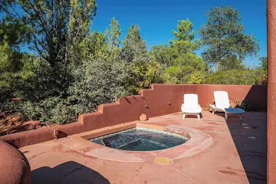 Image de Myrinn–Red Rock Serenity| Relaxing Hot Tub & Views