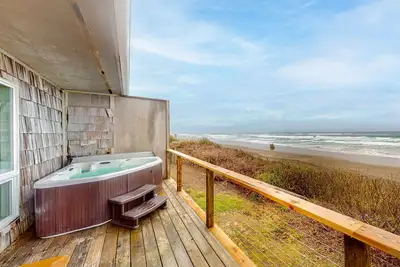 Image de Cape Cod Cottages #9 - Beachfront with Hot Tub!