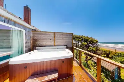 Image de Cape Cod Cottages 4: Oceanfront with hot tub!