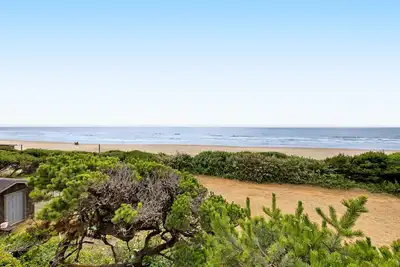 Image de Cape Cod Cottages #5 - Oceanfront with Hot Tub!