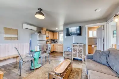 Oceanside Inn #11 - Upstairs Unit