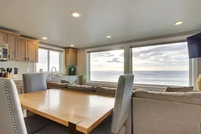 Oceanside Inn #4: Storm Rock