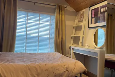 Image de Cosy 4 bed cottage with log burner. Close to Gower Beaches. Child & Pet Friendly