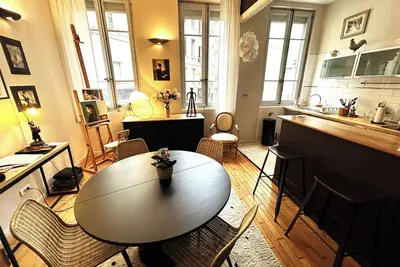 Image de Très bel appartement Oasis 75m2, 2 chambres, climatisé, 2minutes Palais des papes