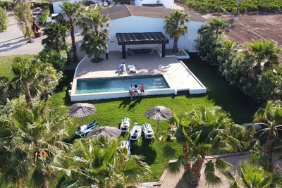 Image de Botargo farmhouse. 9 bedrooms, 8 bathrooms, swimming pool, porch.