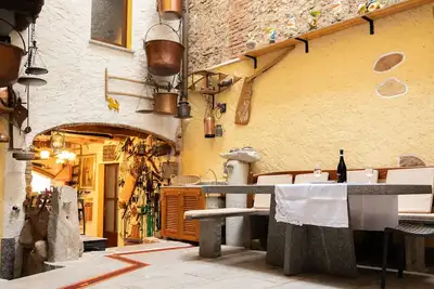 Image de Franco's Court [4 Apartments]