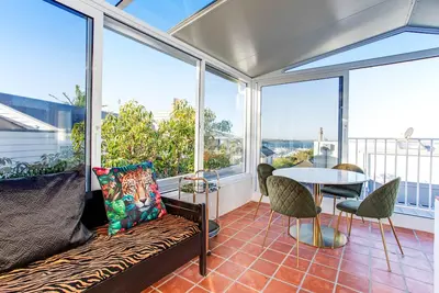 Image de Art Deco with stunning views 2br