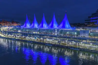 Image de Stylish and Cozy Apartment in Downtown Vancouver – Steps from Waterfront Station