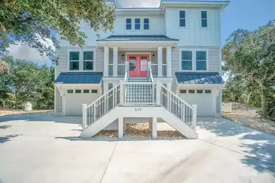 Image de New, Oceanside 6-Bedroom 5. 5 Bath, Swimming pool, Elevator, 5 min walk to beach