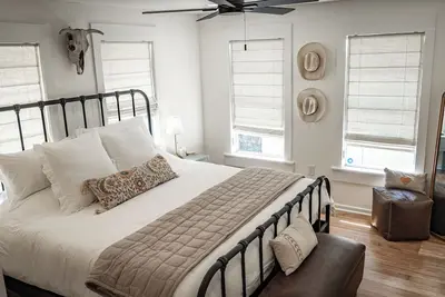 Image de Historic Home in Downtown Wimberley! The Danforth House!