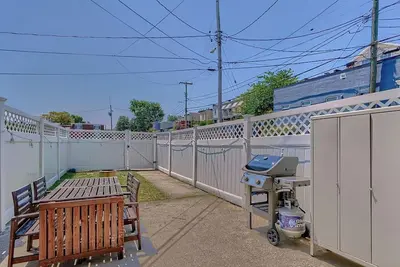 Image de 3-bedroom house in charming Baltimore with Ac, WiFi, fitness room