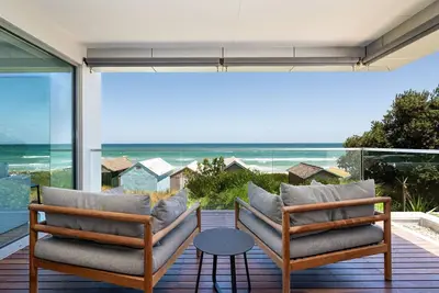 Image de Gracie on the Beach | Luxe with Water Views